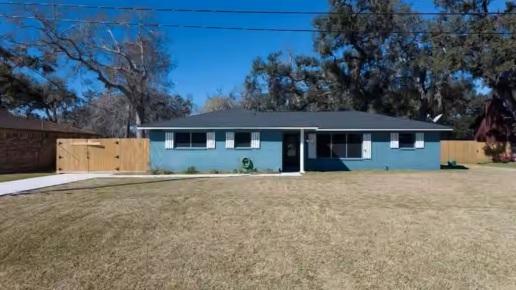 Photo 3 of 407 Tamarind Street, Lake Jackson, TX