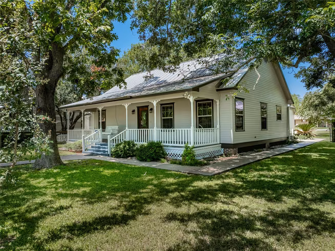 Photo of 109 W Market Street, Fayetteville, TX