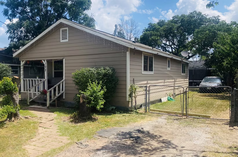 Photo of 102 Avenue A, Willis, TX