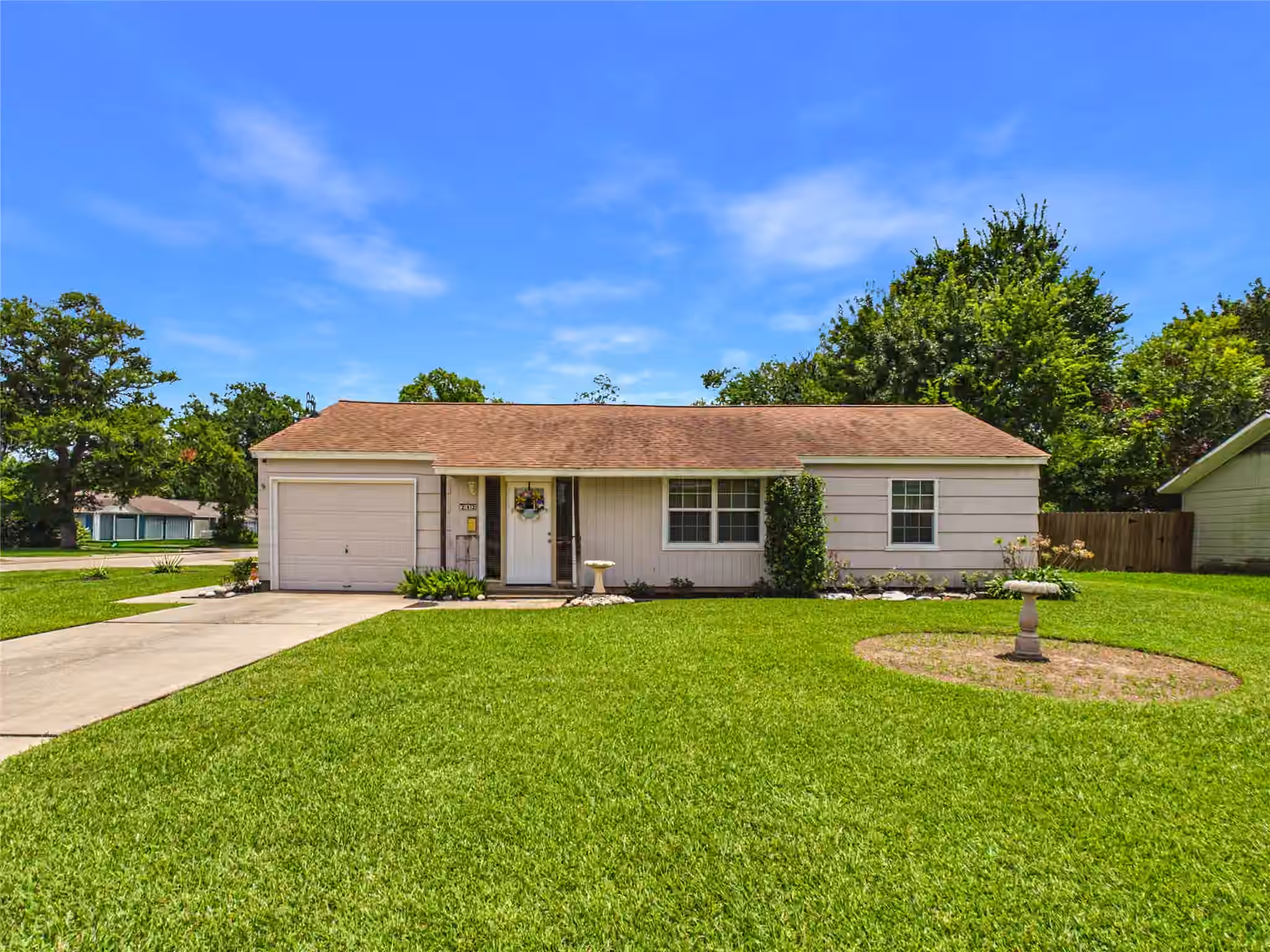 Photo of 212 Elm Street, Lake Jackson, TX 77566