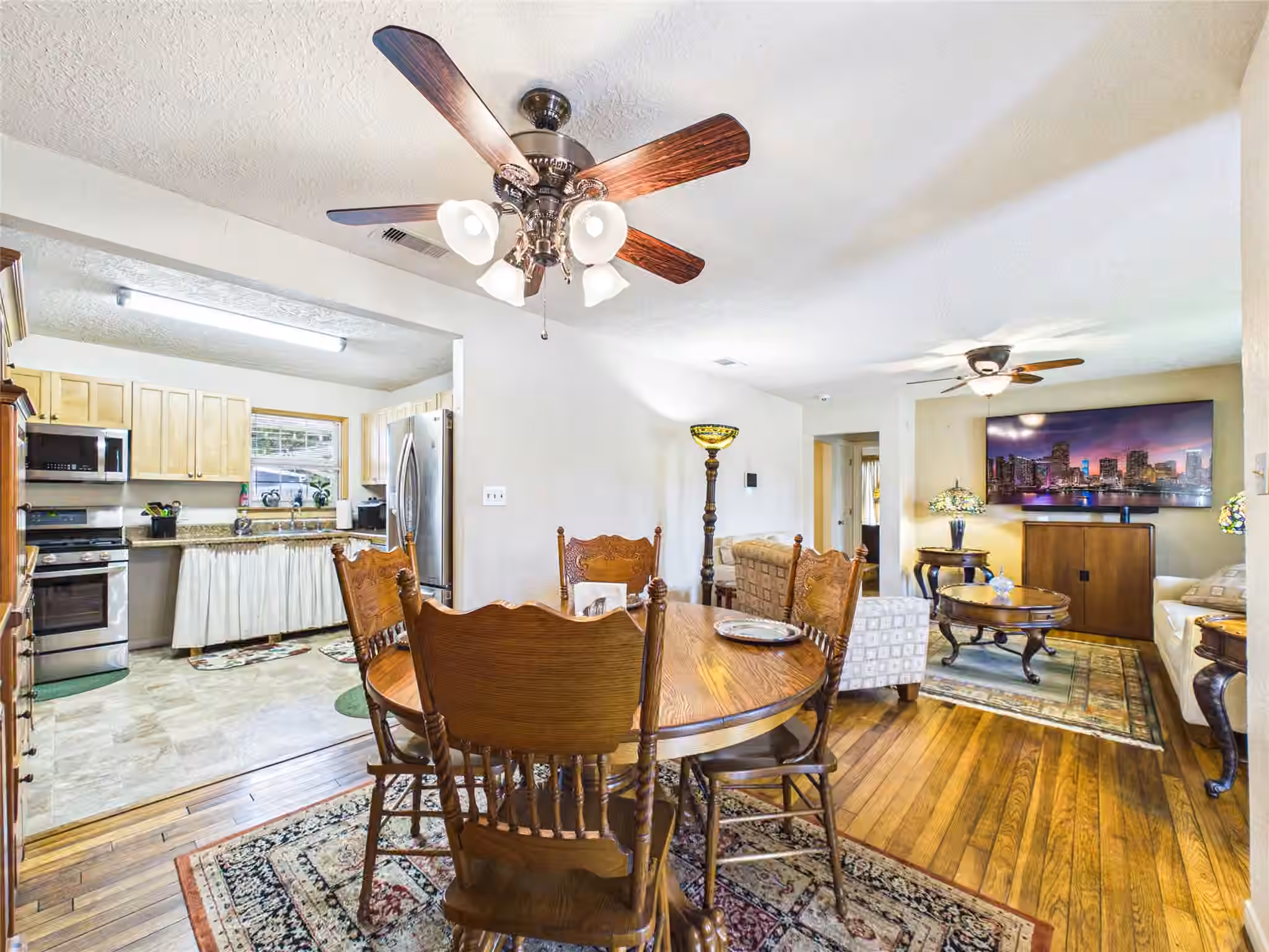 Photo 4 of 212 Elm Street, Lake Jackson, TX