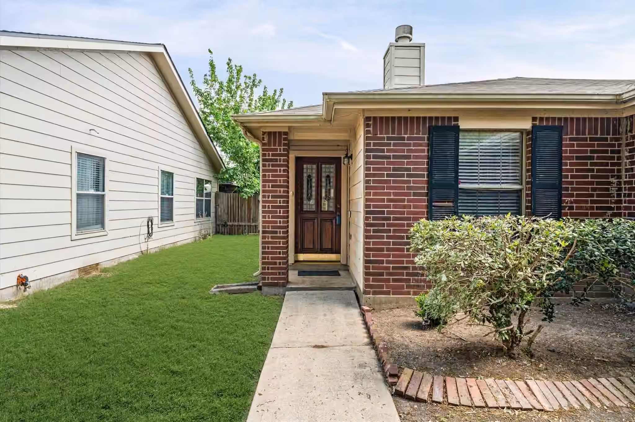 Photo 3 of 9231 Grove Haven Drive, Houston, TX