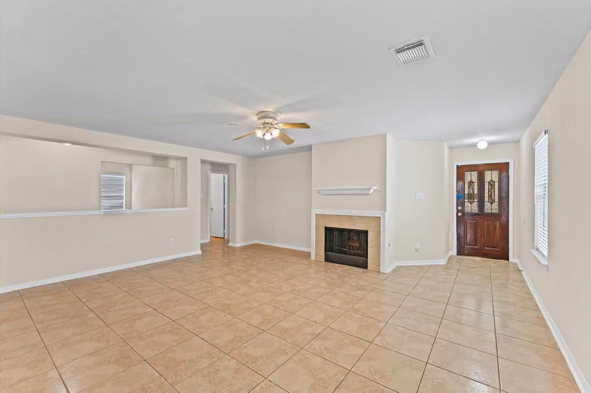 Photo 5 of 9231 Grove Haven Drive, Houston, TX