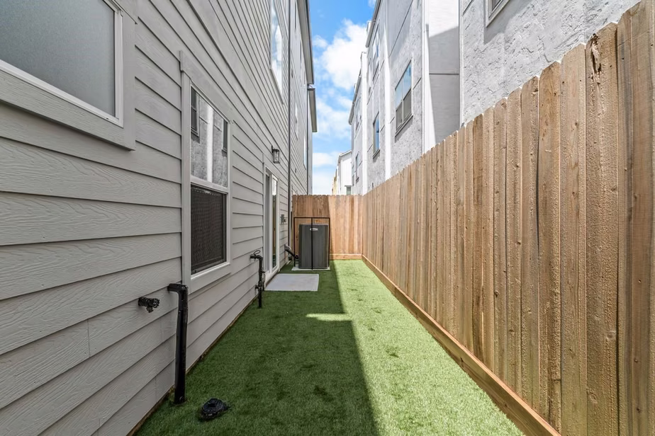 Photo 6 of 619 Skyland Terrace Way, Houston, TX