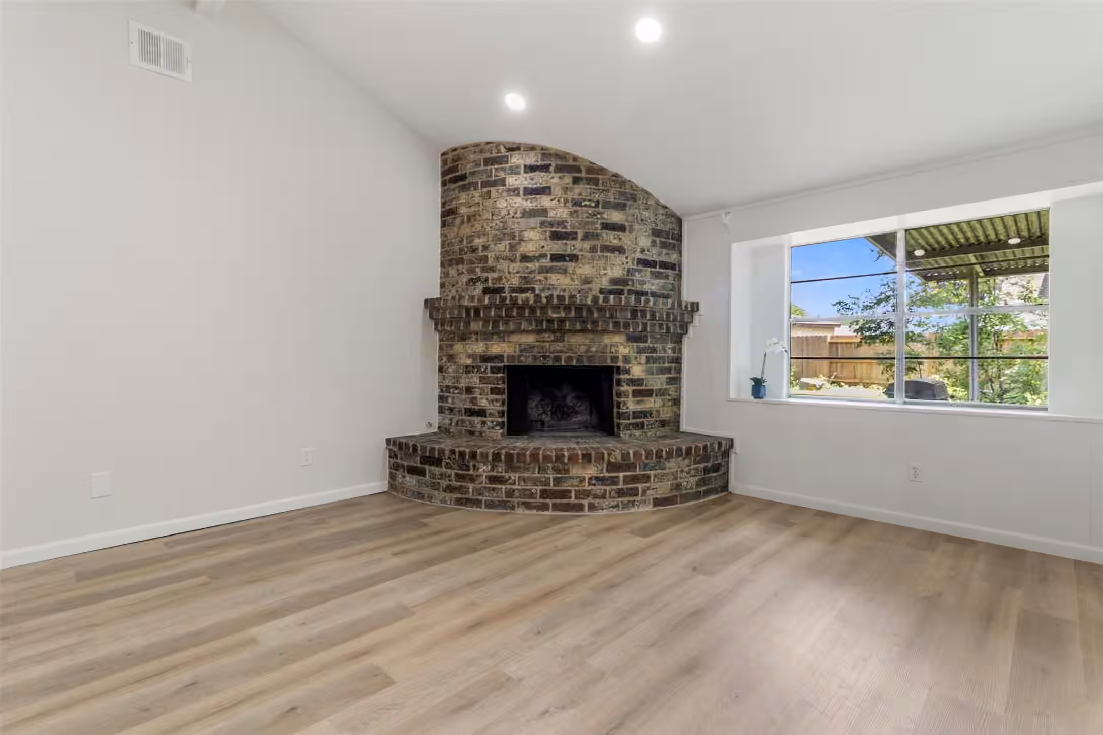 Photo 5 of 9211 Meaux Drive, Houston, TX