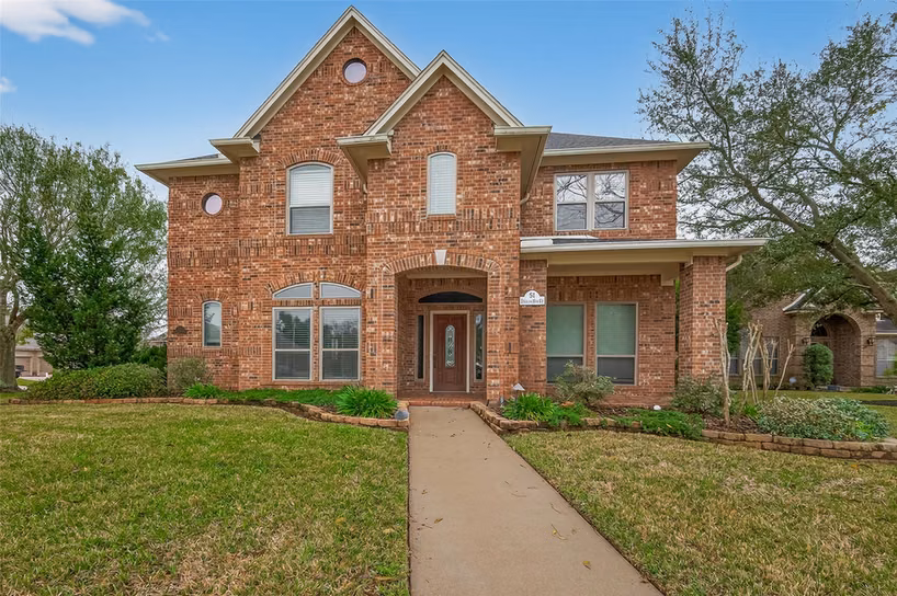 Photo 2 of 51 English Oak Court, Lake Jackson, TX