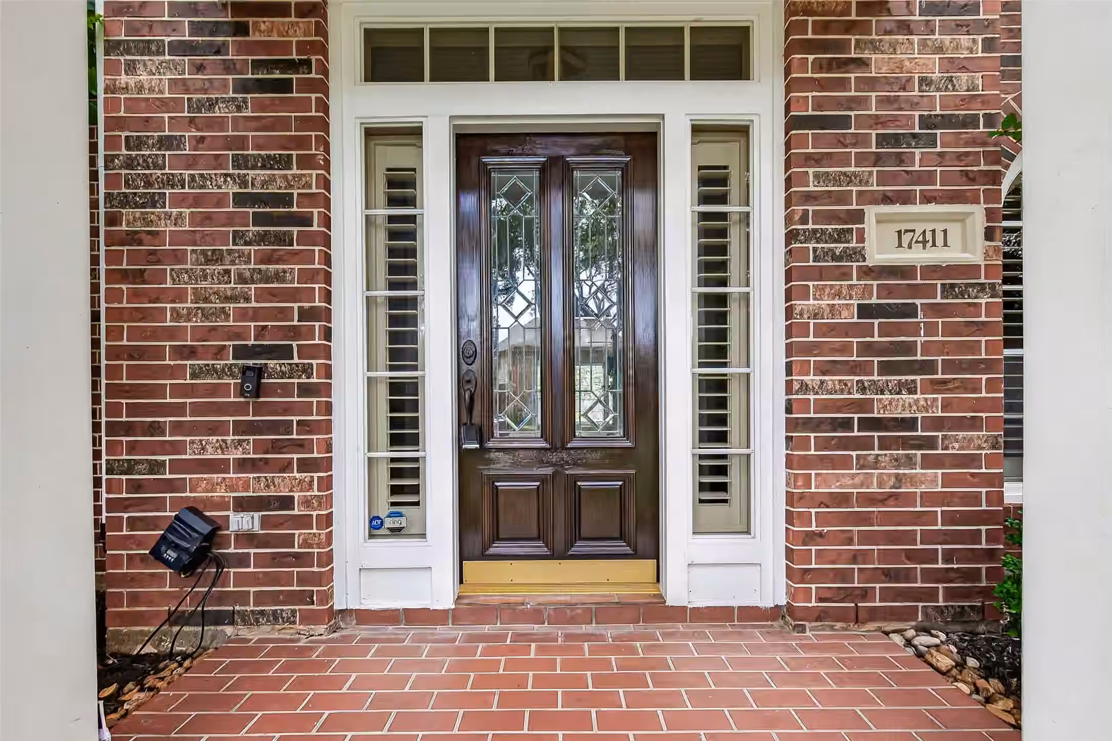 Photo 5 of 17411 Rolling Brook Court, Sugar Land, TX