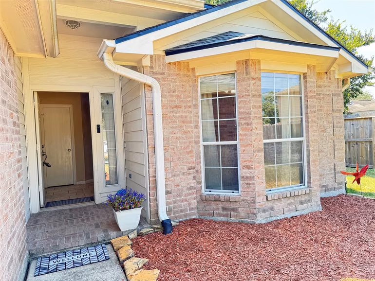 Photo 2 of 5427 Chase Wood Drive, Bacliff, TX