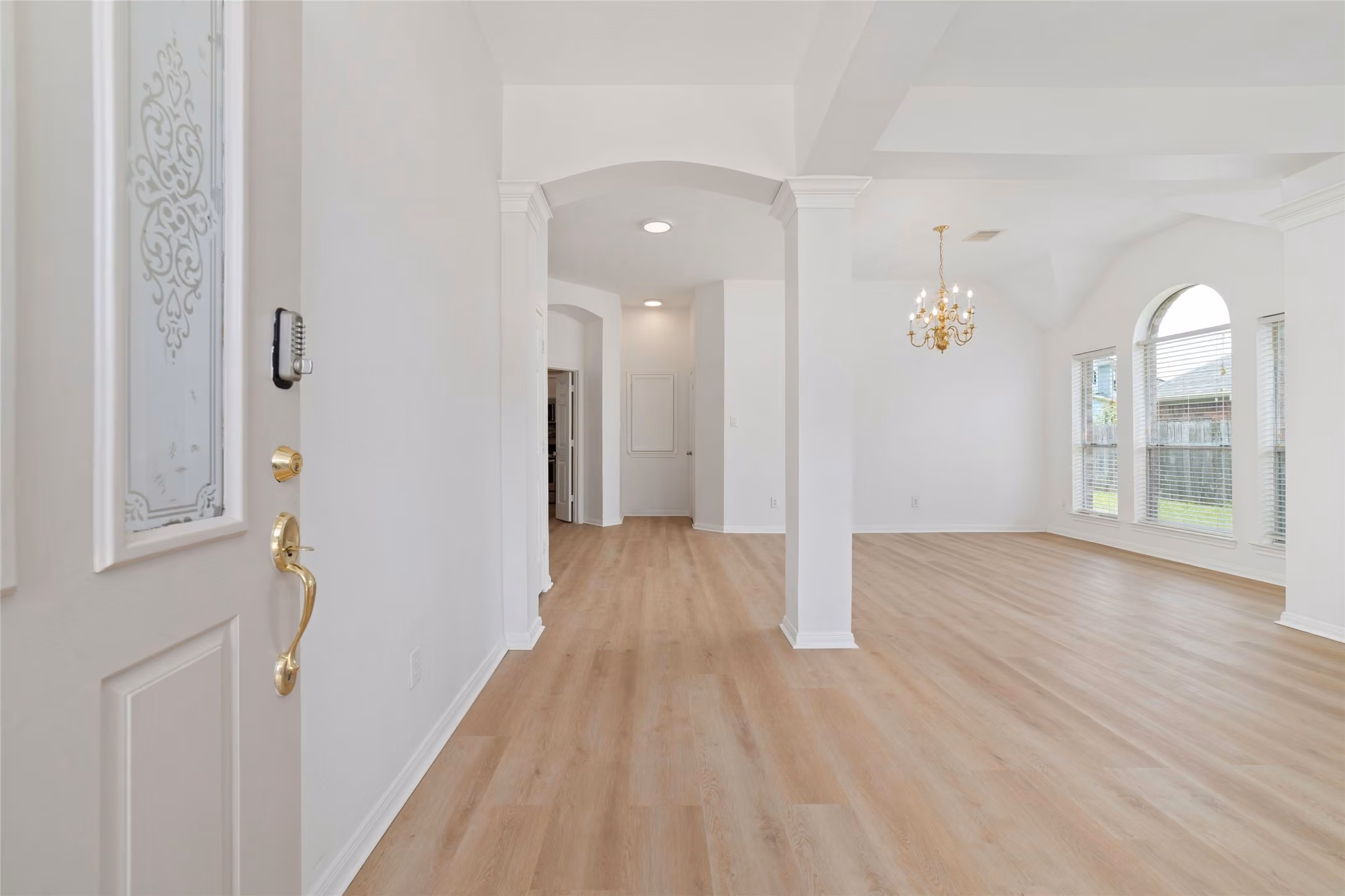 Photo 3 of 7915 Quail Meadow Drive, Houston, TX