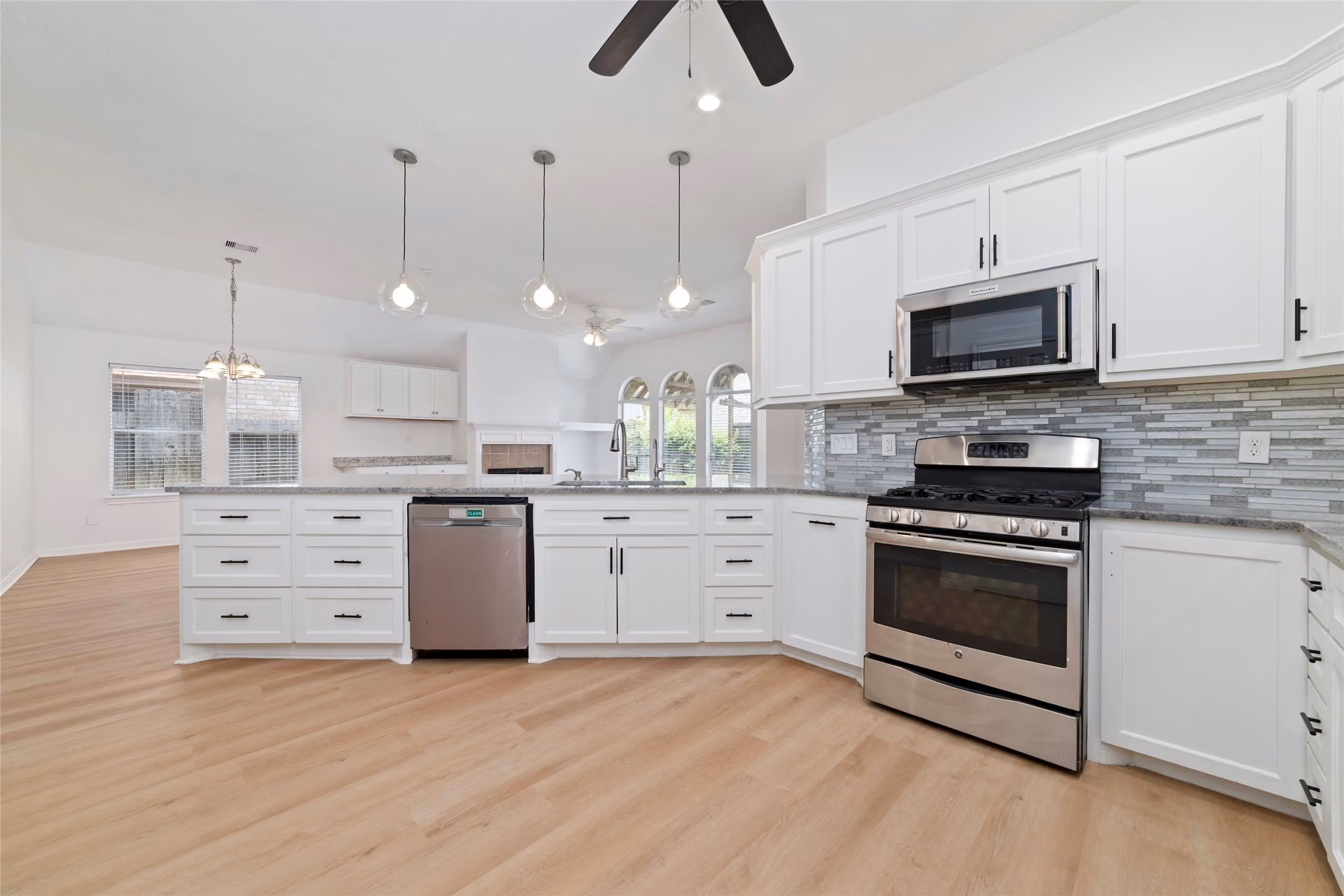 Photo 6 of 7915 Quail Meadow Drive, Houston, TX