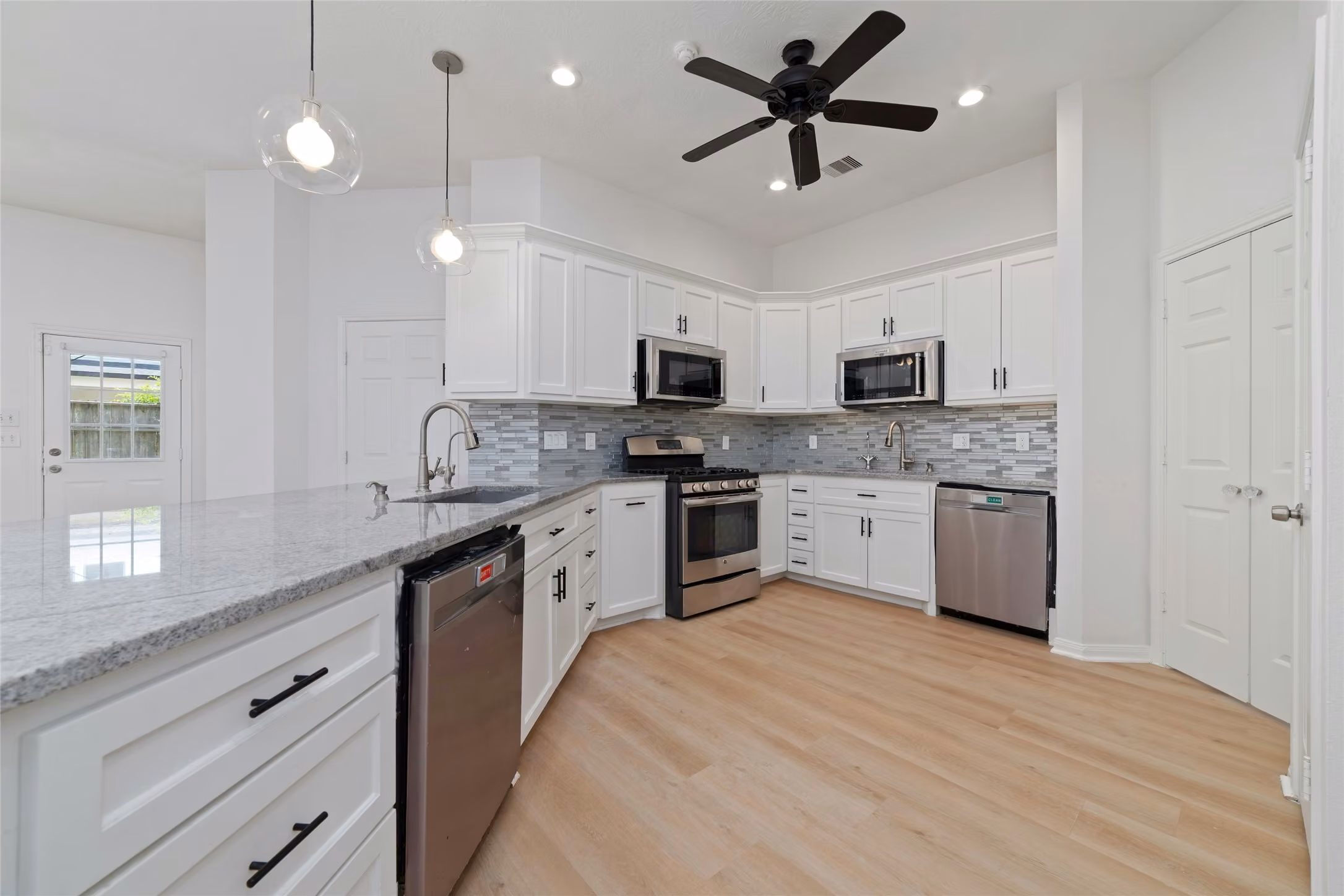 Photo 7 of 7915 Quail Meadow Drive, Houston, TX
