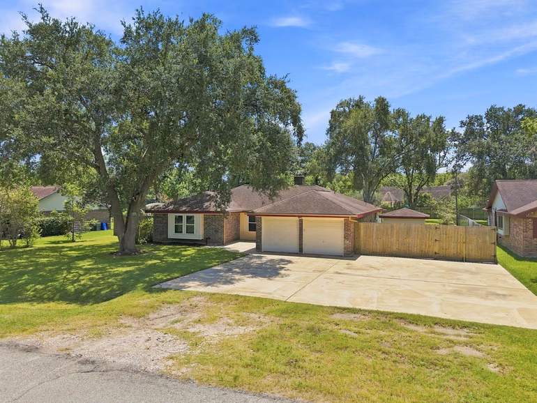 Photo 6 of 13317 Rene Circle, Santa Fe, TX