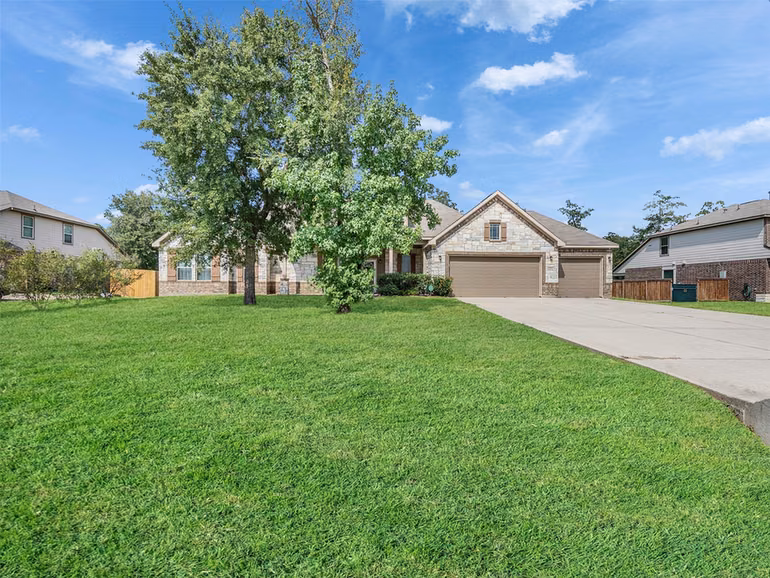 Photo 5 of 6264 Rolling Hills Road, Conroe, TX