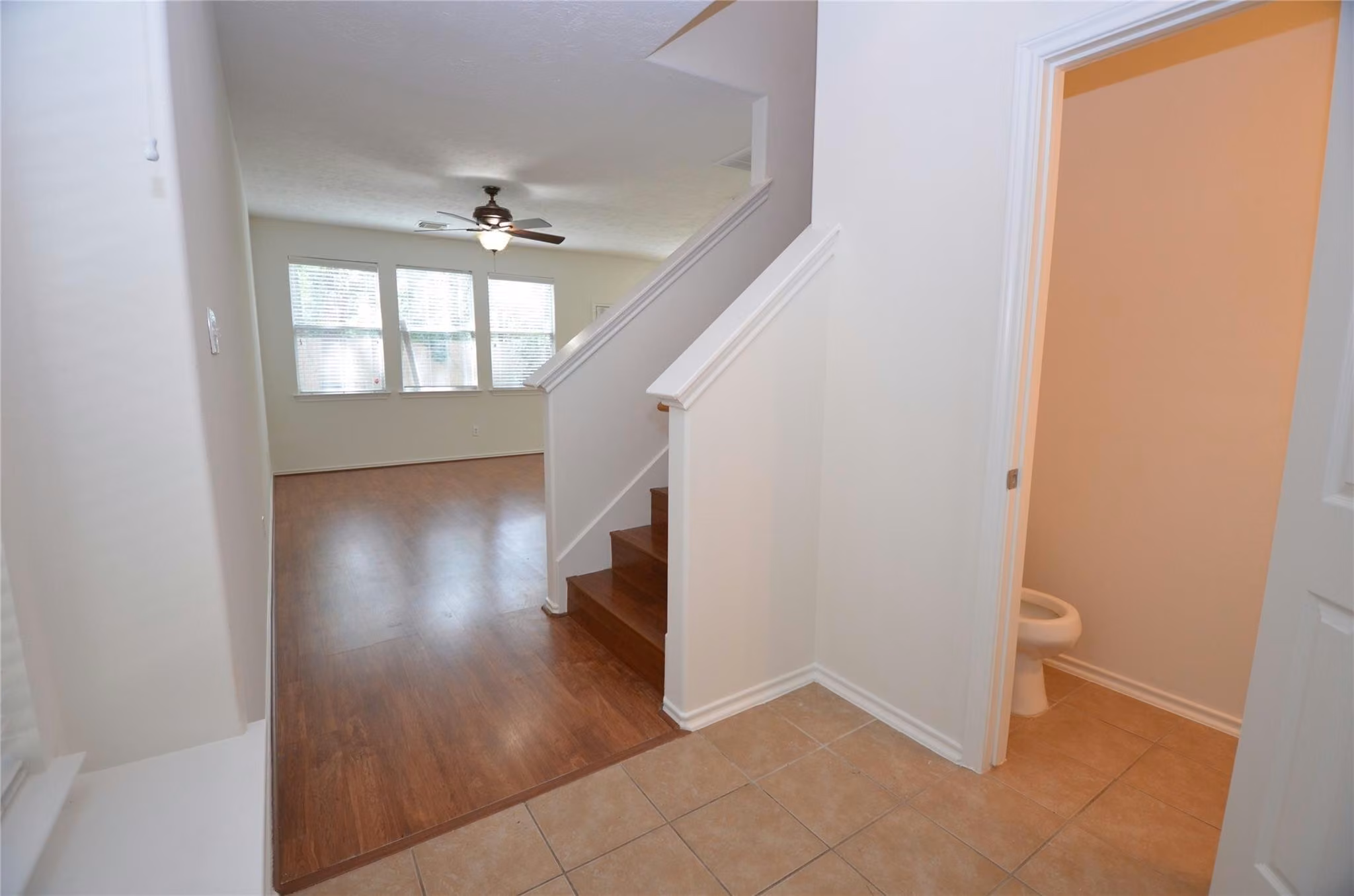 Photo 3 of 226 W Stedhill Loop, Conroe, TX