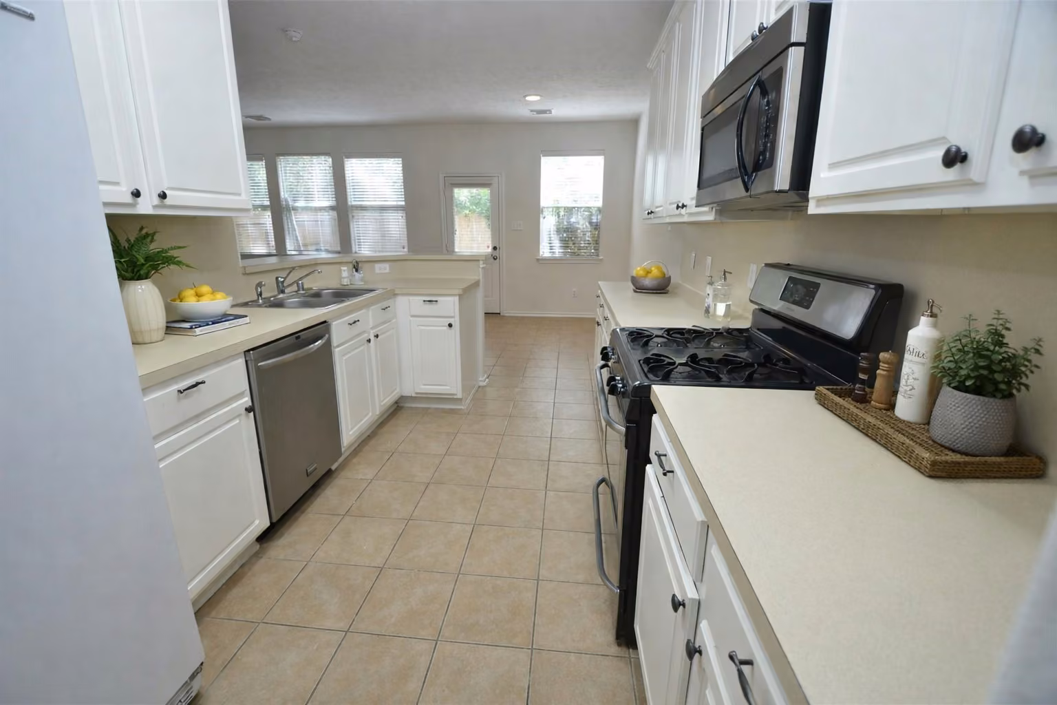 Photo 6 of 226 W Stedhill Loop, Conroe, TX