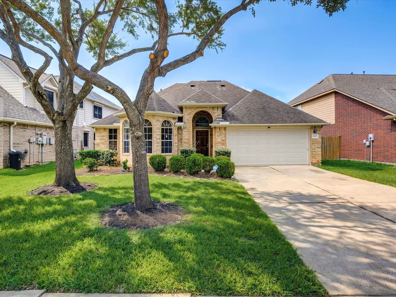 Photo 2 of 4619 Schiller Park Lane, Sugar Land, TX