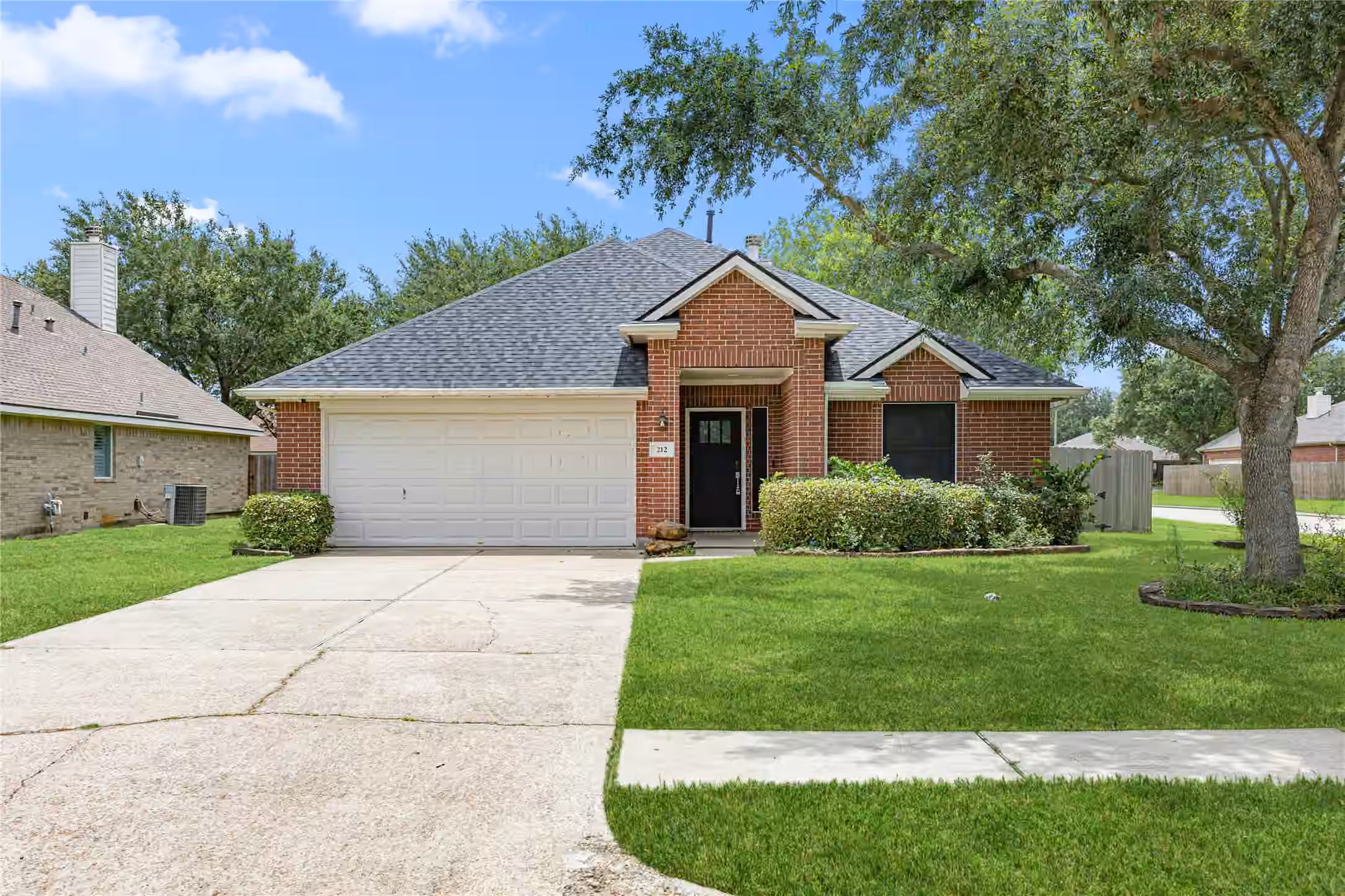 Photo of 212 Silverbrook Lane, Dickinson, TX 77539