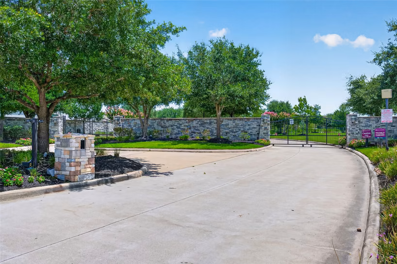 Photo 3 of 12802 N Palomino Lake Circle, Cypress, TX