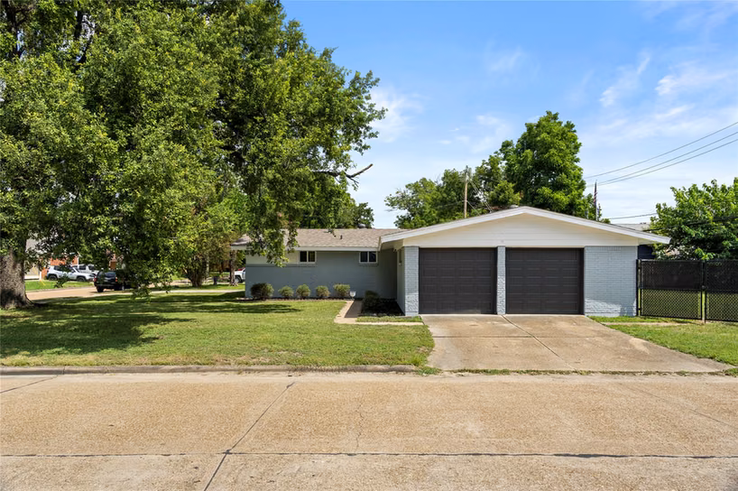 Photo 6 of 9202 Sunnywood Drive, Houston, TX