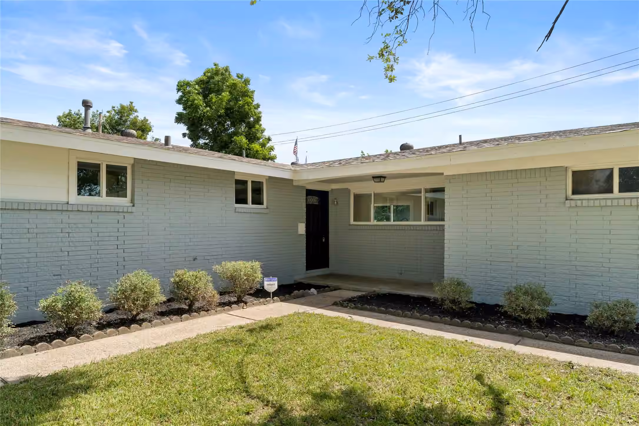 Photo 7 of 9202 Sunnywood Drive, Houston, TX