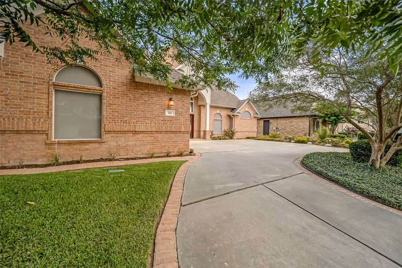 Photo 4 of 318 Bayshore Drive, Montgomery, TX