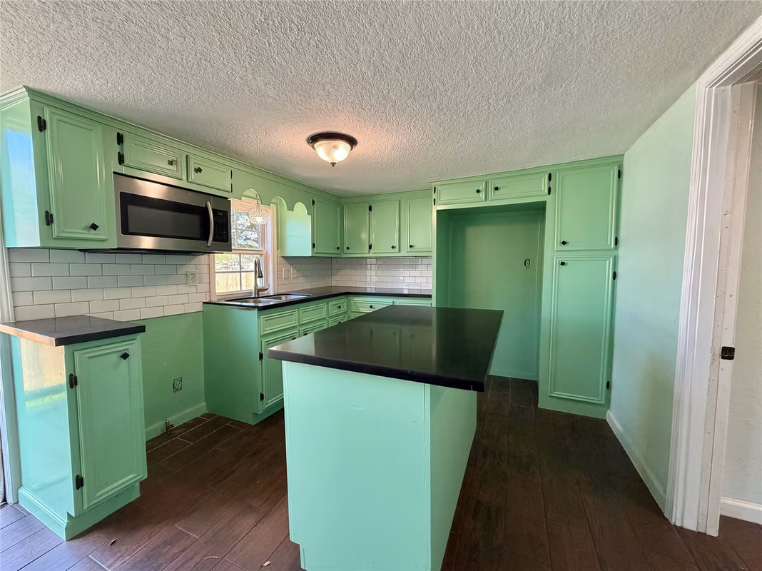 Photo 5 of 322 Hays Road, Oyster Creek, TX