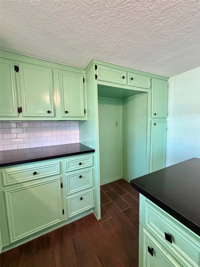 Photo 6 of 322 Hays Road, Oyster Creek, TX
