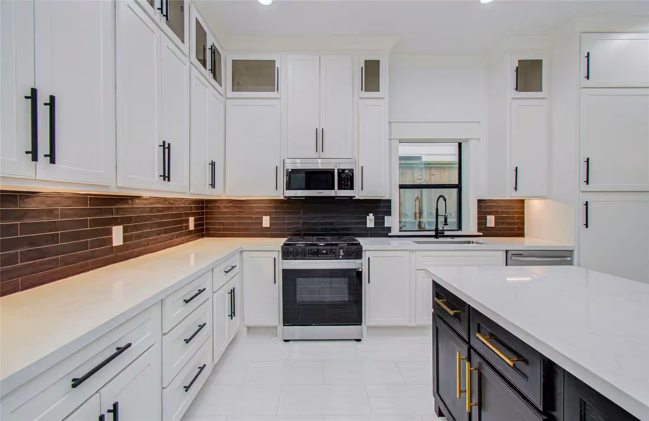 Photo 4 of 117 E 38th Street, Houston, TX