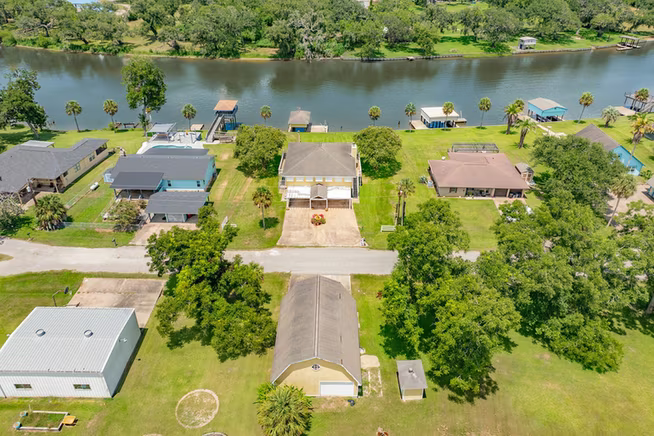 Photo 2 of 138 Vivian Street, Brazoria, TX