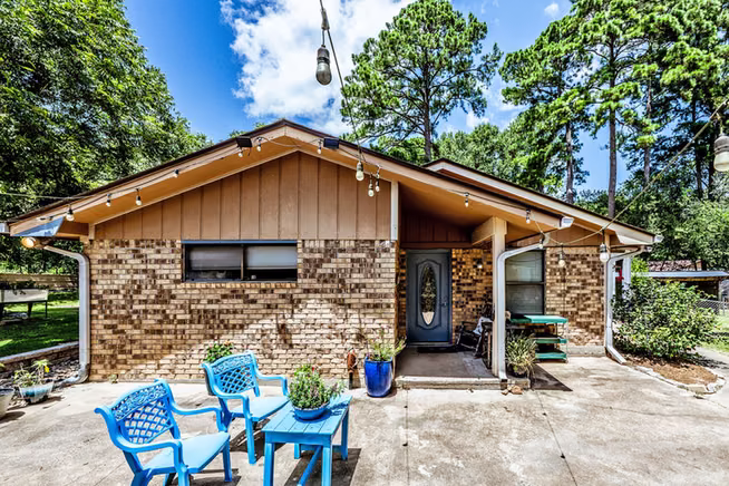 Photo 3 of 2217 Shannon Drive, Huntsville, TX