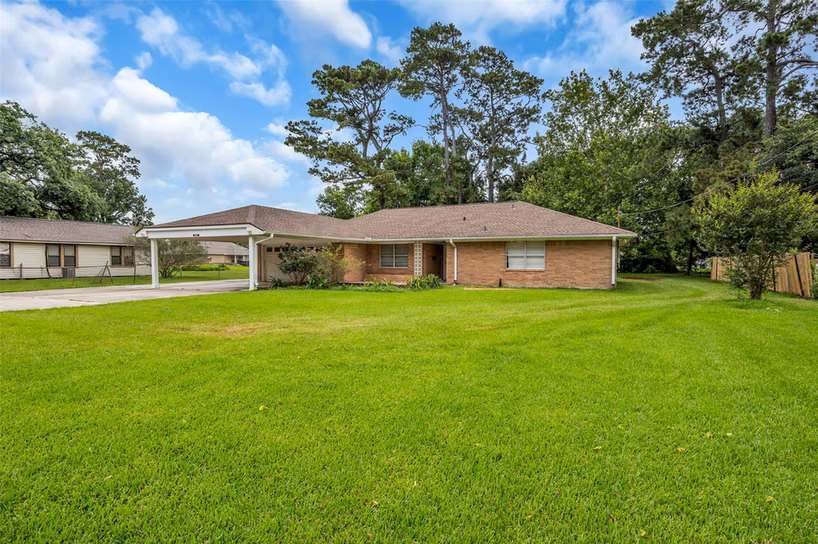 Photo 2 of 205 N 8th Street, Highlands, TX