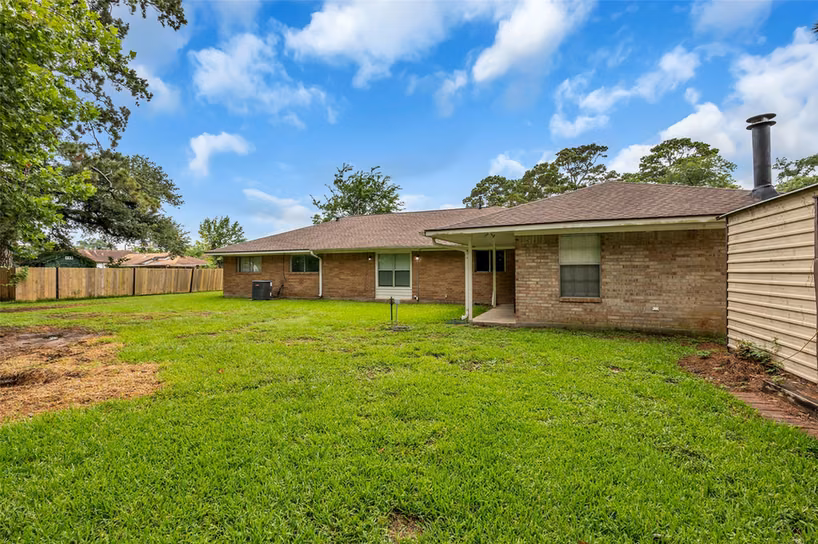 Photo 5 of 205 N 8th Street, Highlands, TX