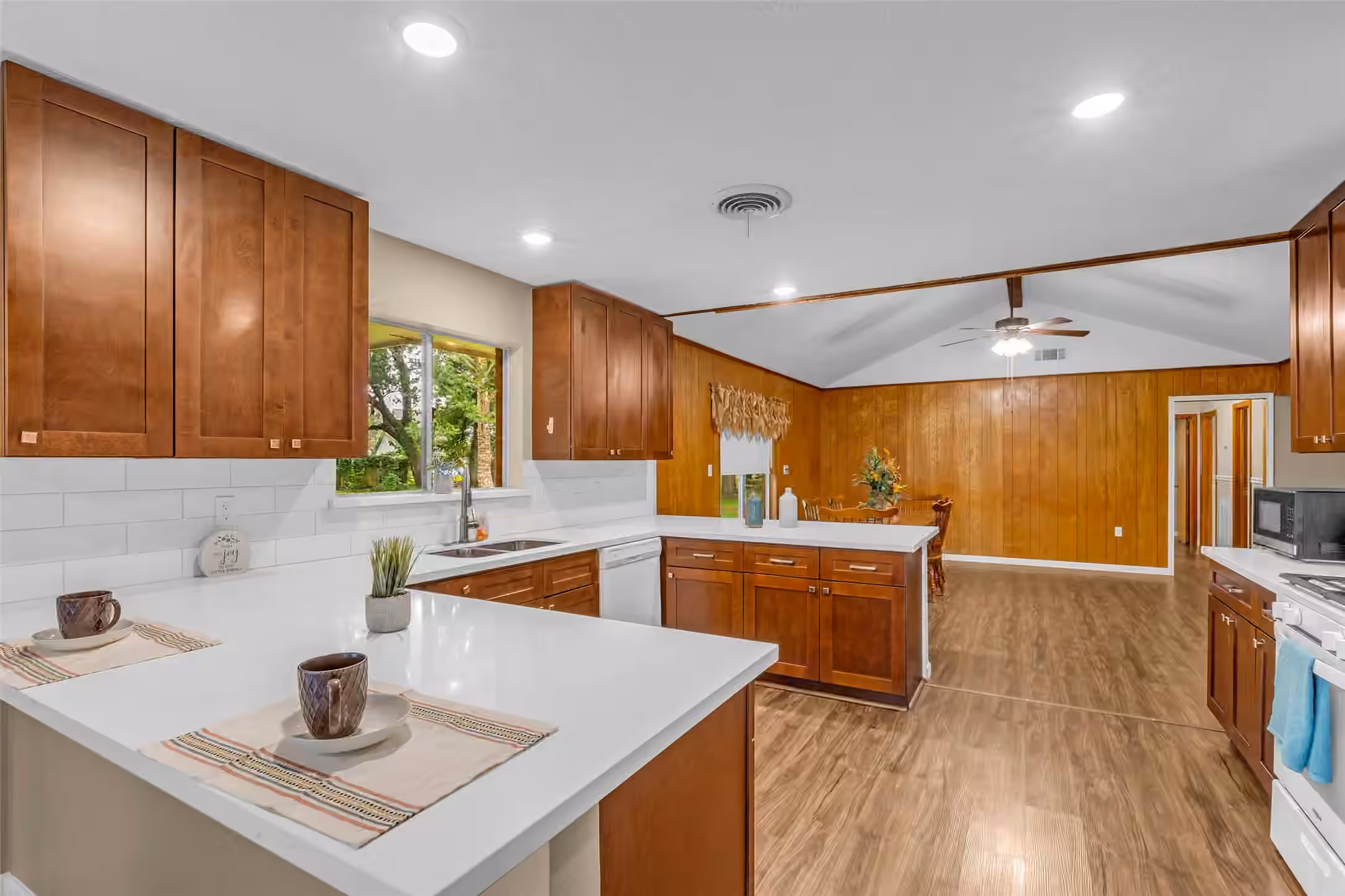 Photo 7 of 205 N 8th Street, Highlands, TX