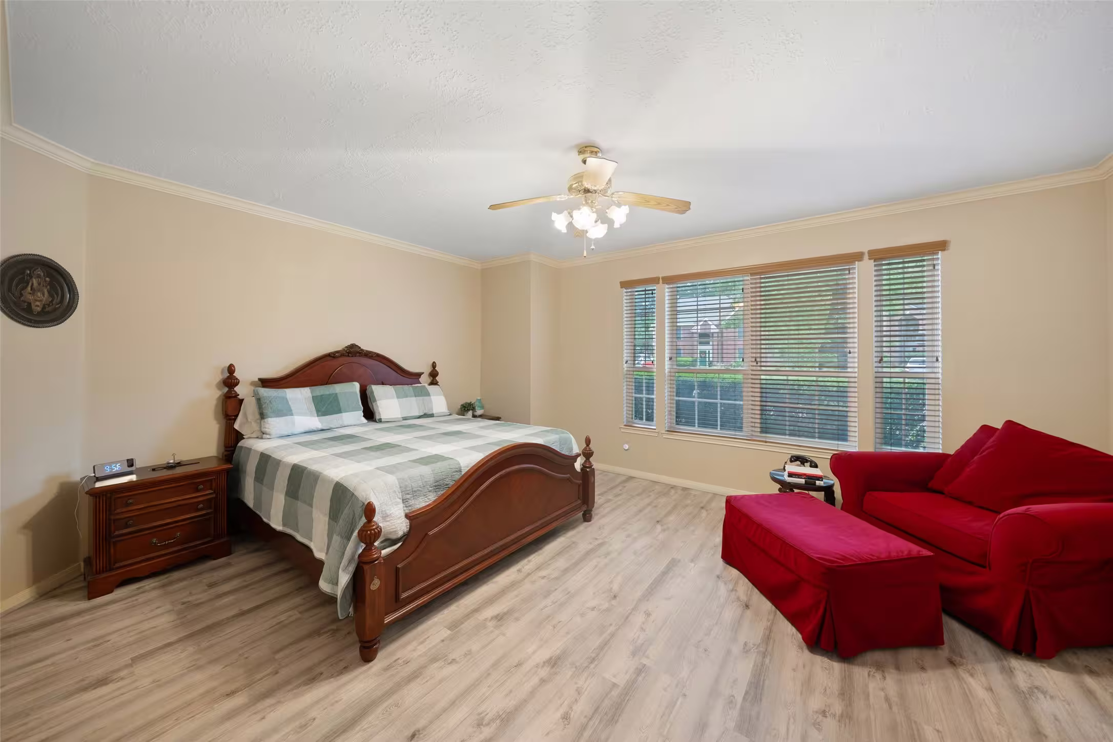 Photo 6 of 3410 Meadow Glade Circle, Houston, TX