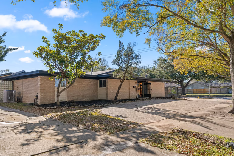 Photo 4 of 5747 Jackwood Street, Houston, TX