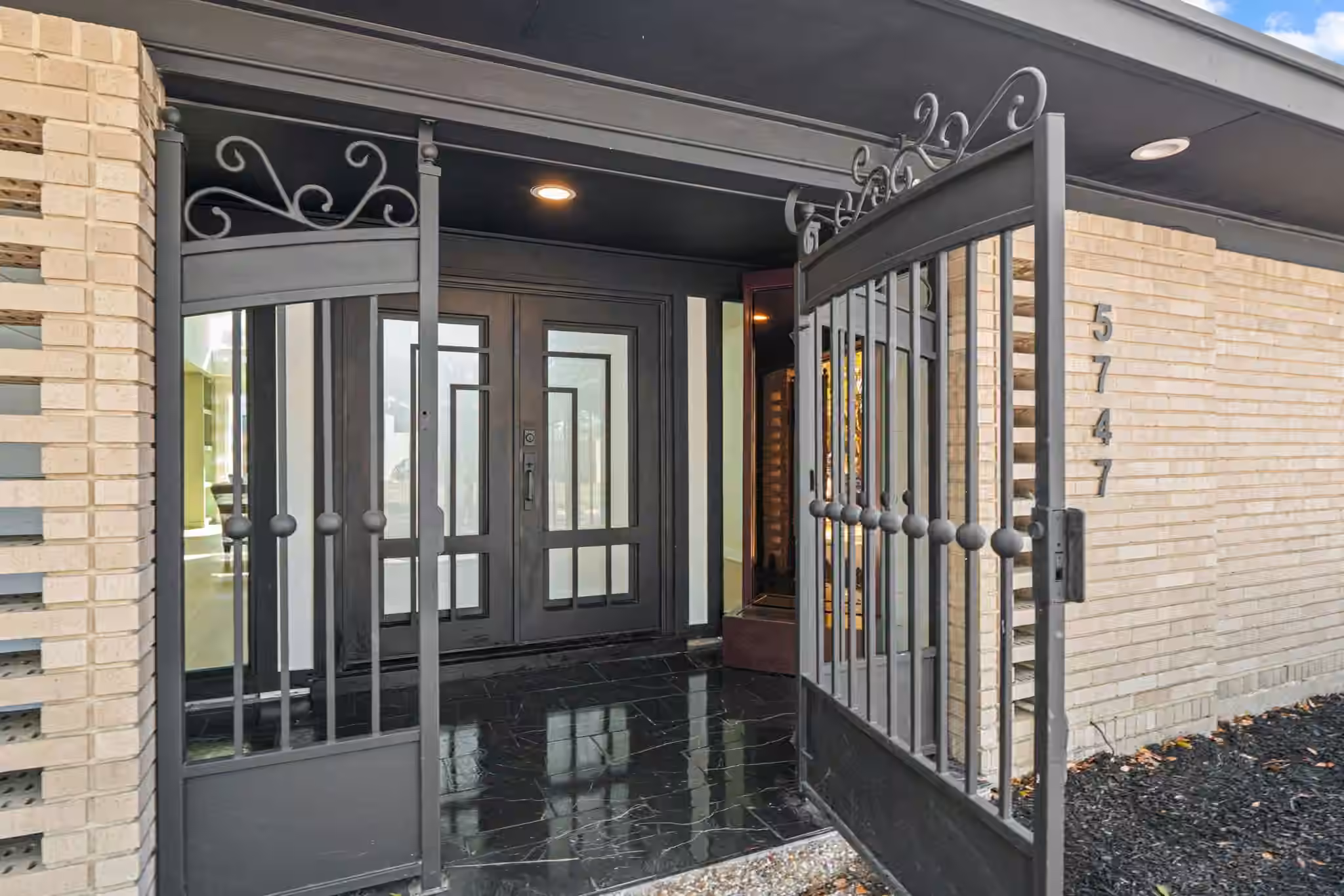 Photo 5 of 5747 Jackwood Street, Houston, TX