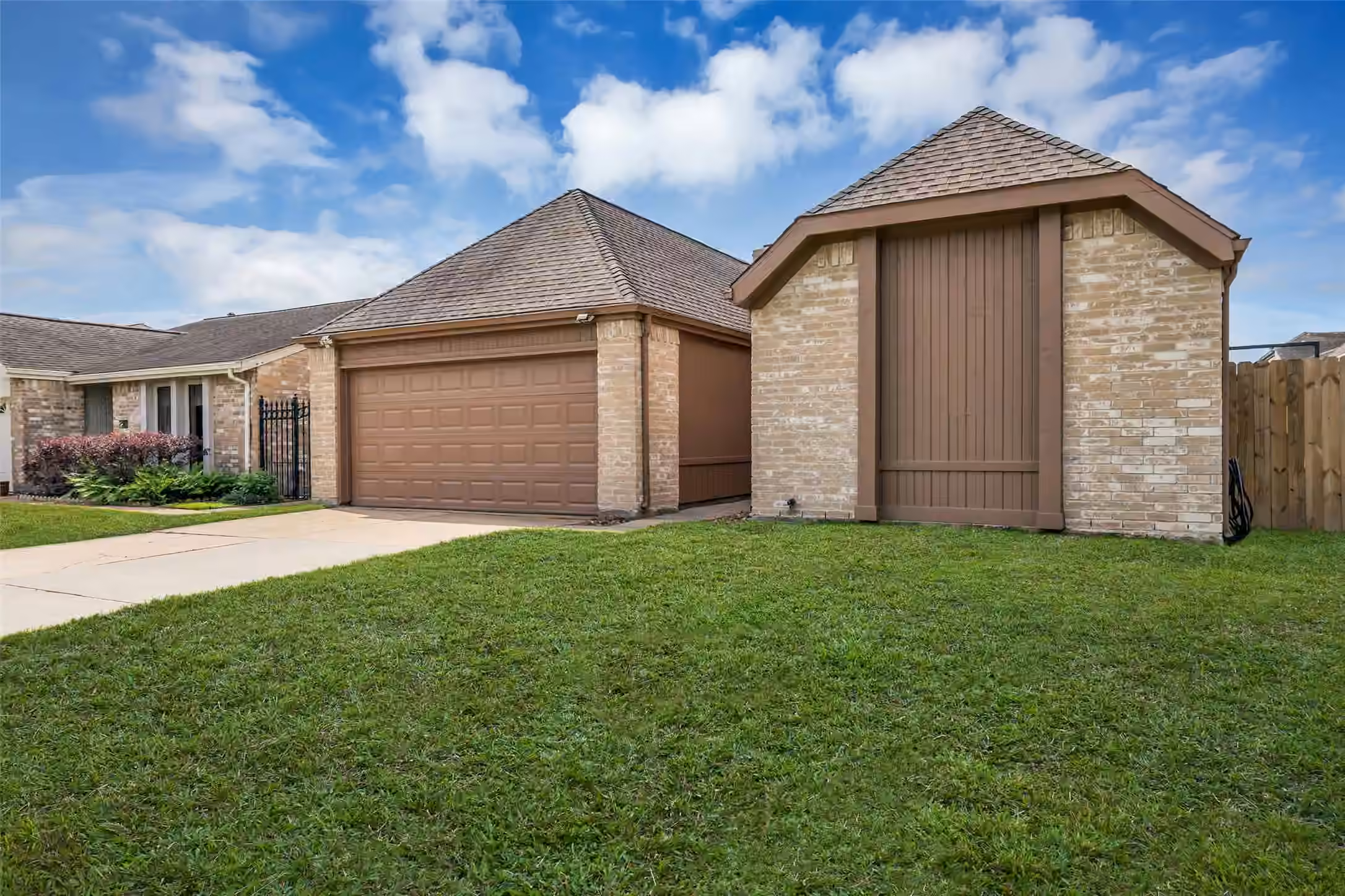 Photo 4 of 11827 Brook Meadows Lane, Meadows Place, TX