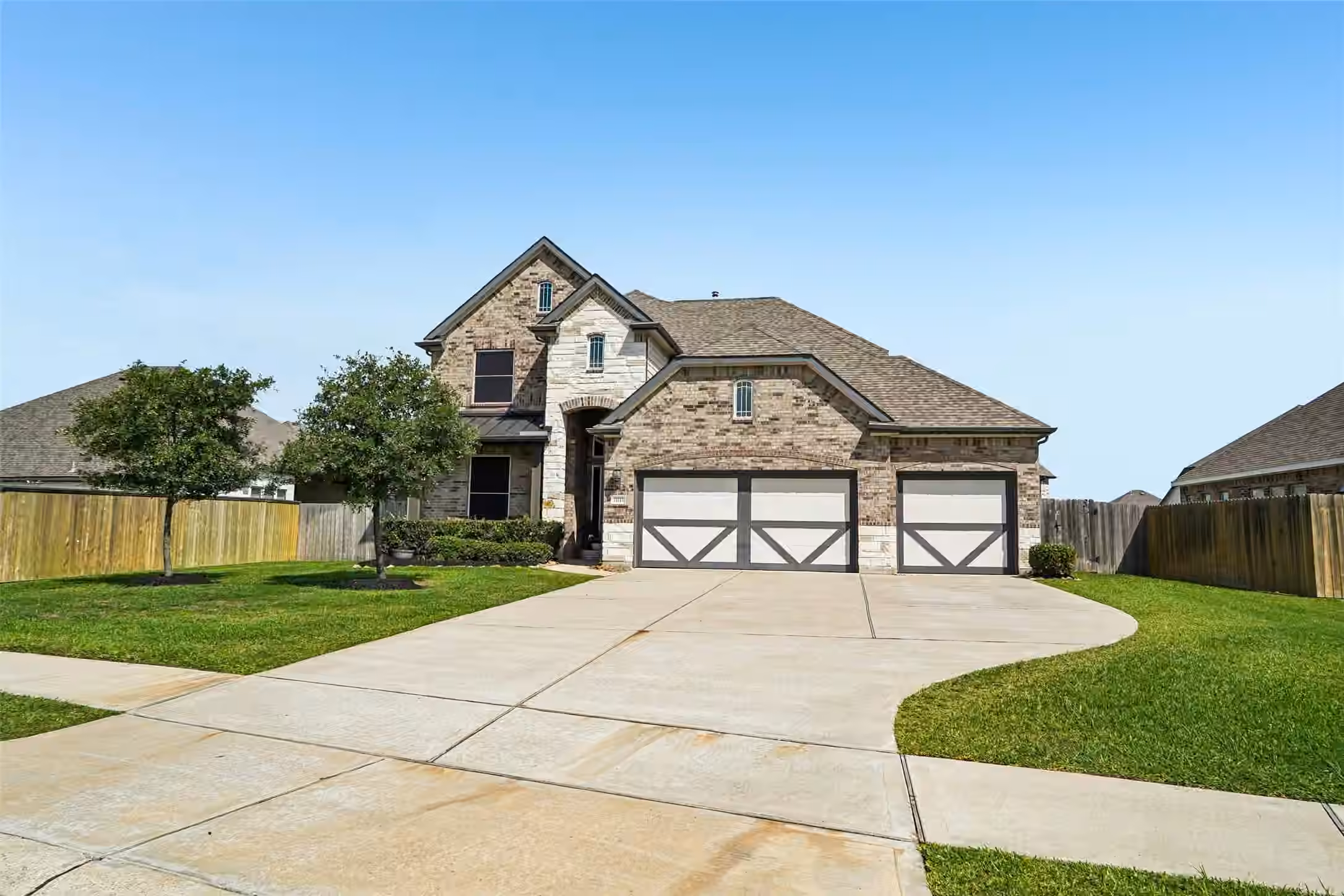 Photo 2 of 11715 Autumn Leaf Drive, Mont Belvieu, TX