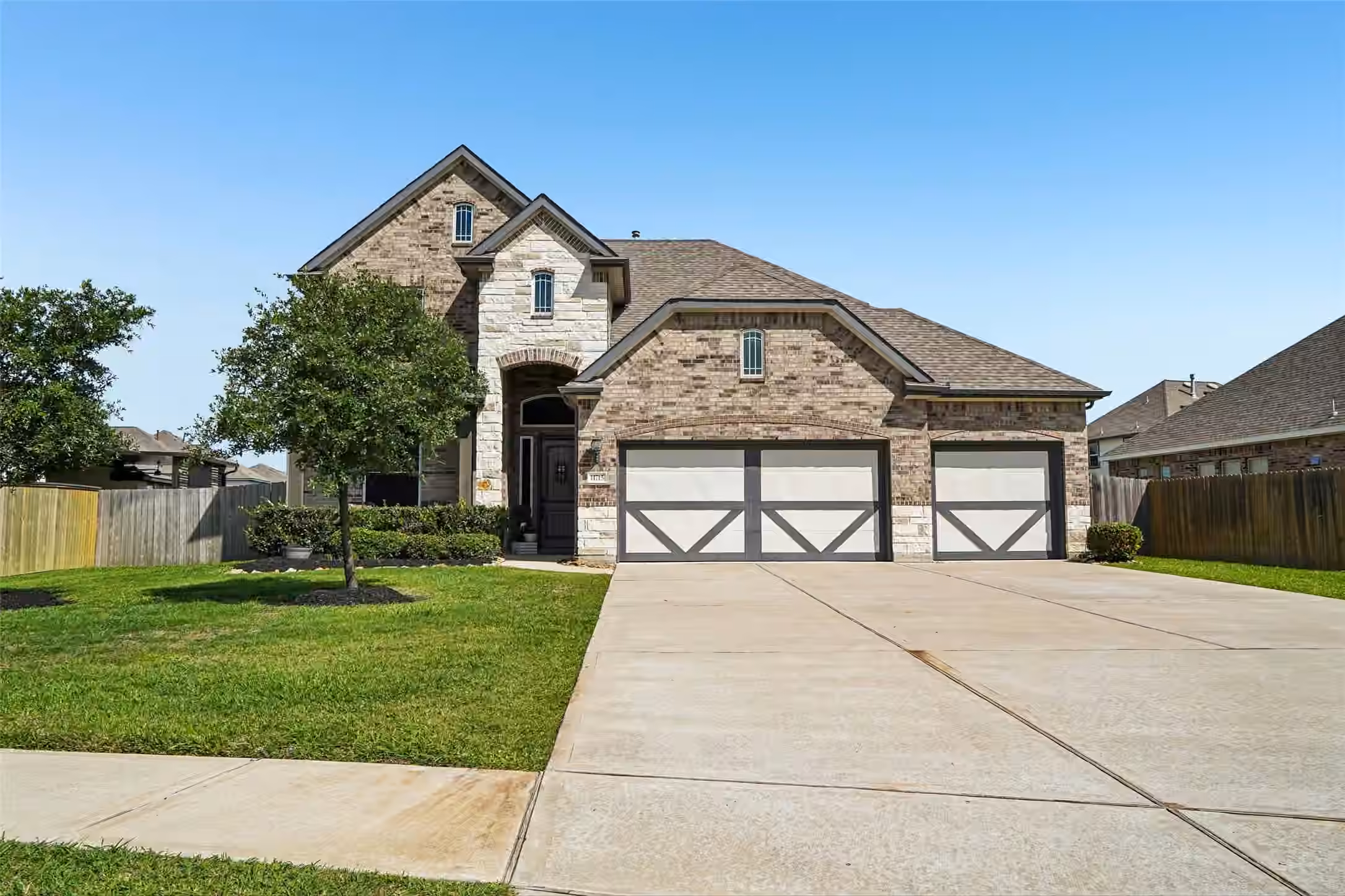 Photo 3 of 11715 Autumn Leaf Drive, Mont Belvieu, TX