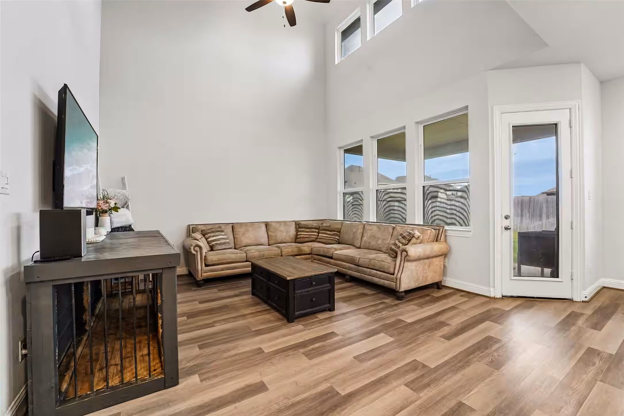 Photo 5 of 11715 Autumn Leaf Drive, Mont Belvieu, TX