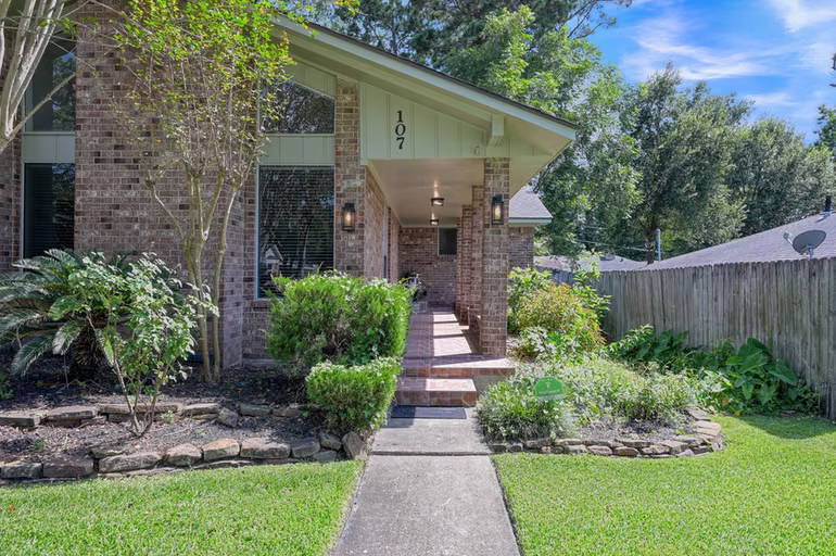 Photo of 107 Shadylyn Drive, Conroe, TX