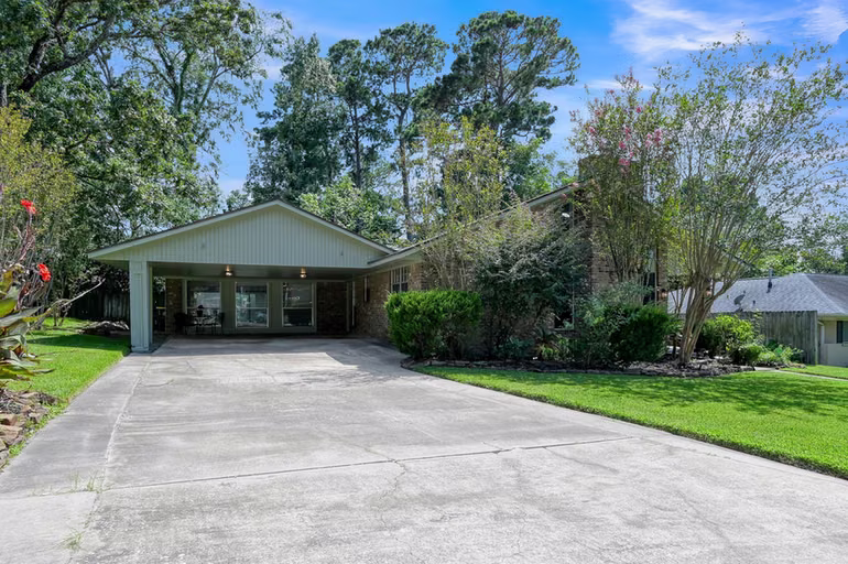 Photo 4 of 107 Shadylyn Drive, Conroe, TX