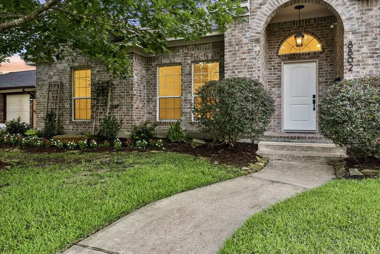 Photo 2 of 8802 Robindell Drive, Houston, TX