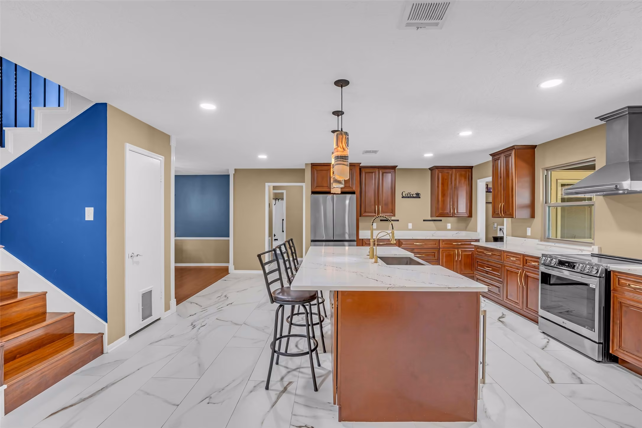 Photo 5 of 509 Glen Haven Drive, Conroe, TX