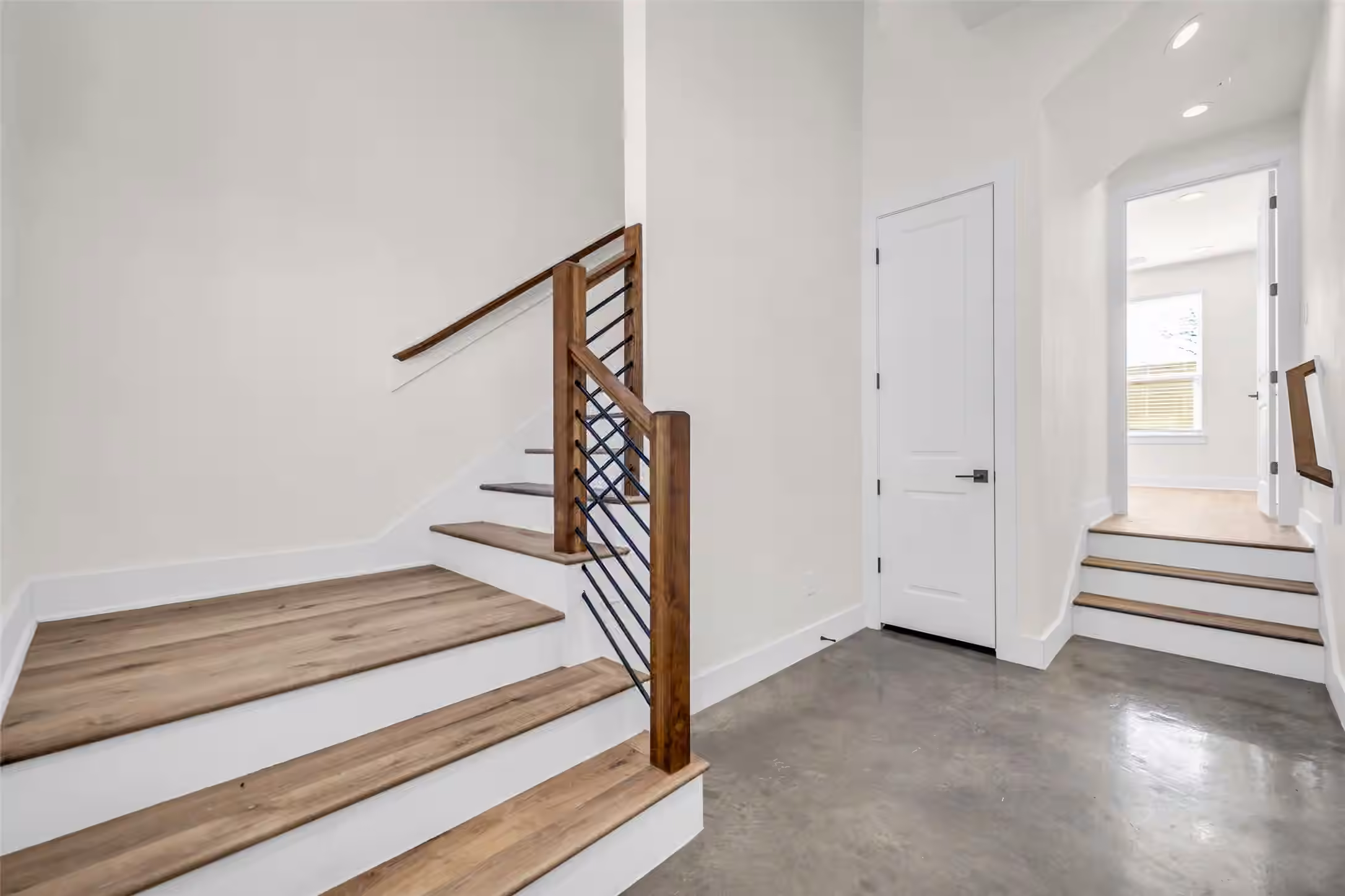 Photo 5 of 724 E 33rd Street, Houston, TX