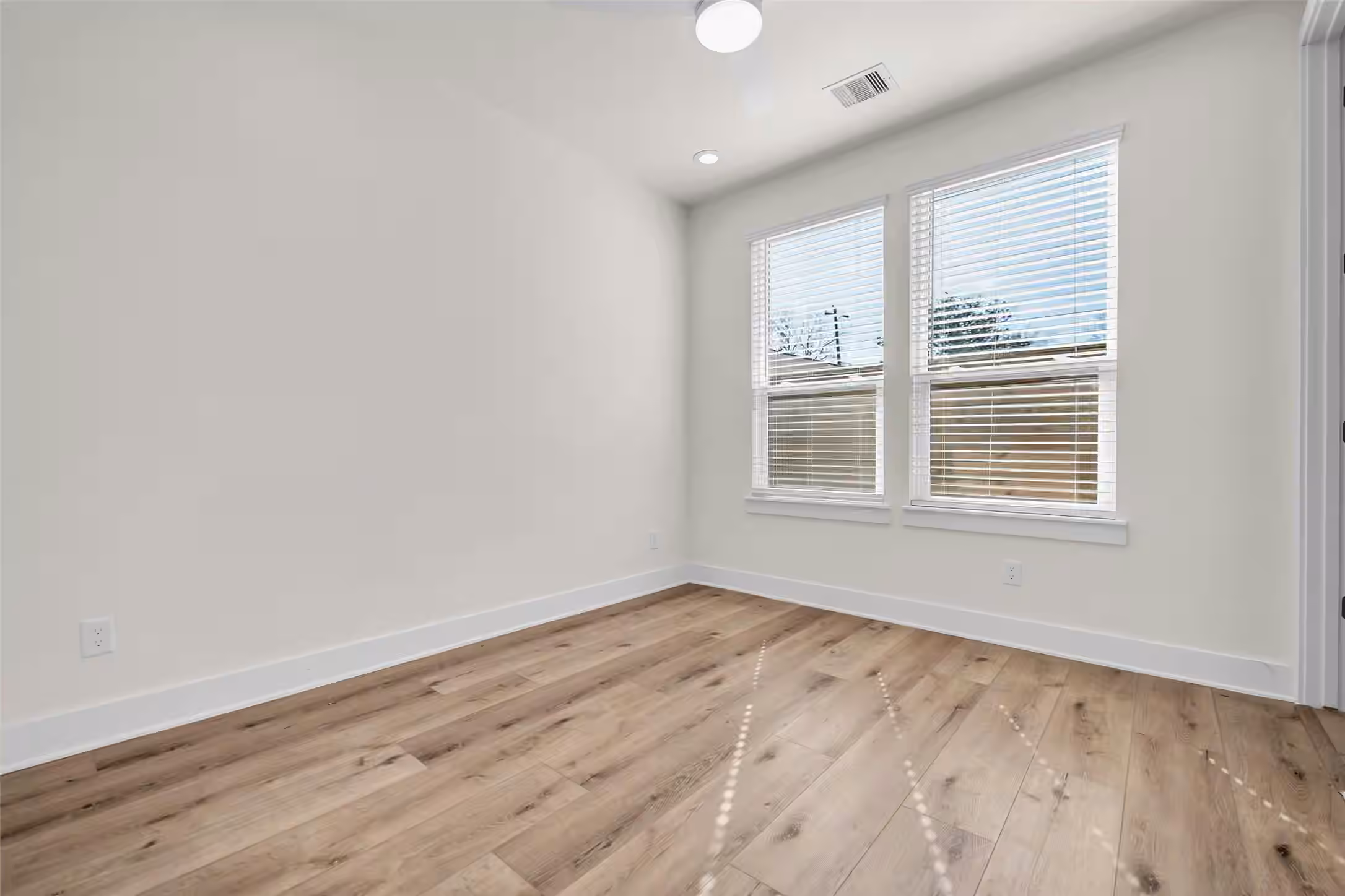 Photo 6 of 724 E 33rd Street, Houston, TX