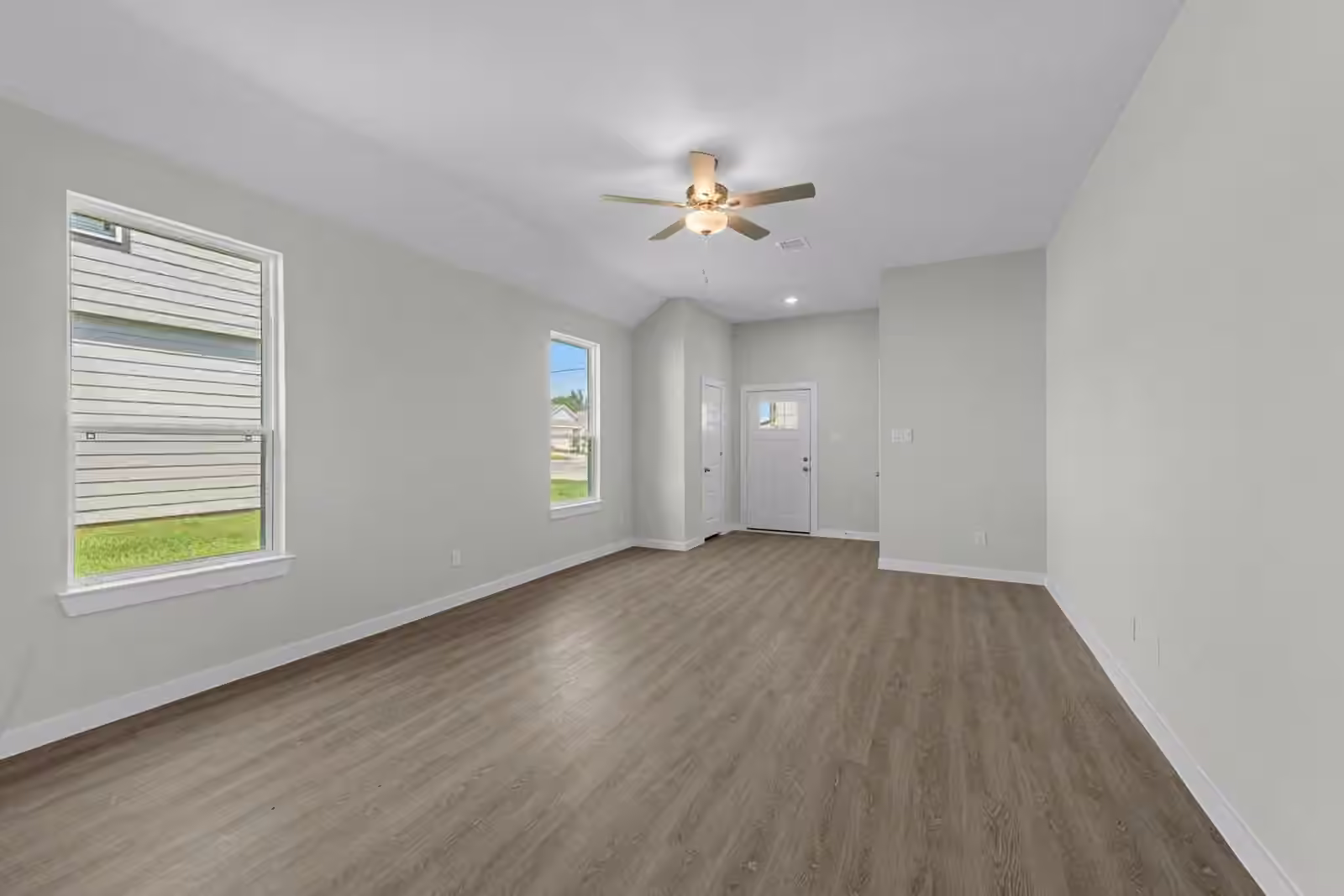 Photo 3 of 12239 Danza Drive, Willis, TX