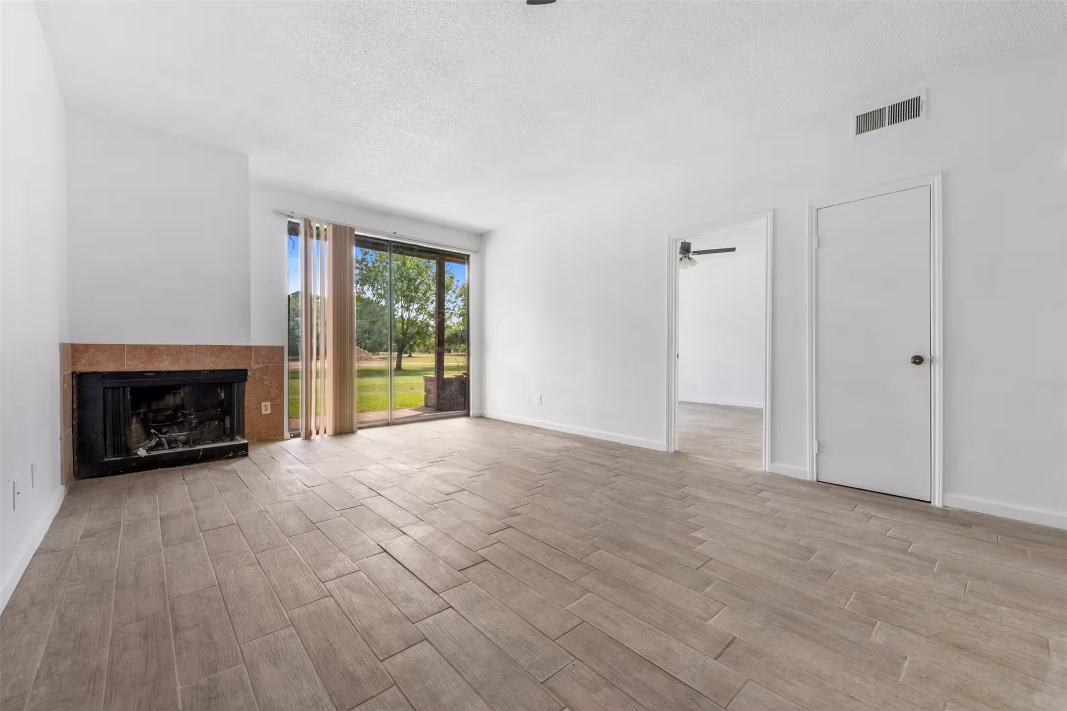 Photo 4 of 8253 Sands Point Drive 165, Houston, TX