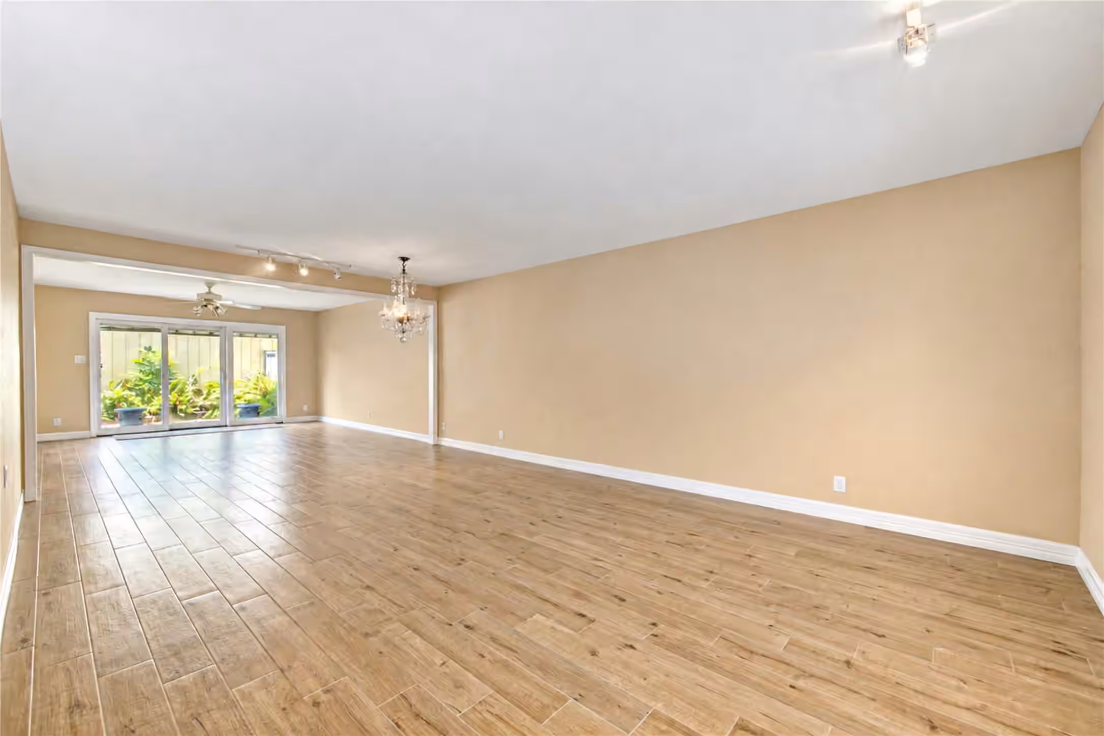 Photo 4 of 12710 Huntingwick Drive, Houston, TX
