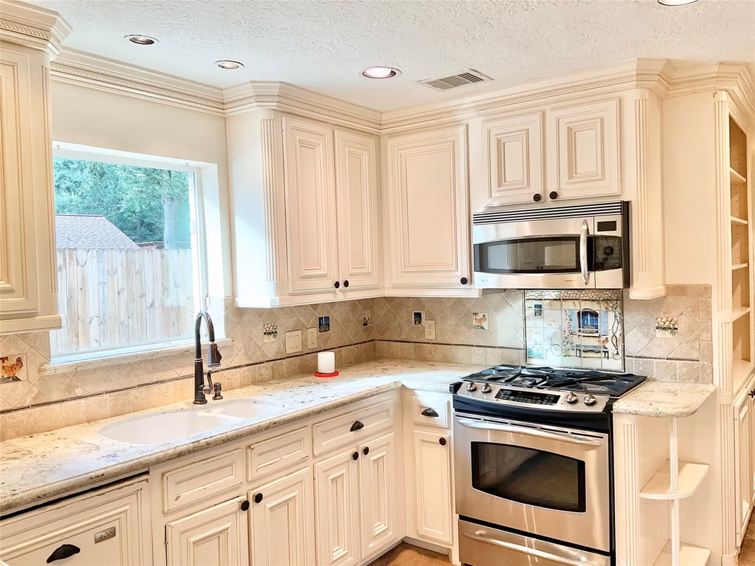 Photo 6 of 1022 Oak Leaf Street, La Porte, TX